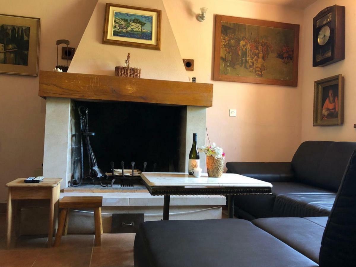 Holiday Home Villa Kastel Zrnovo Екстер'єр фото