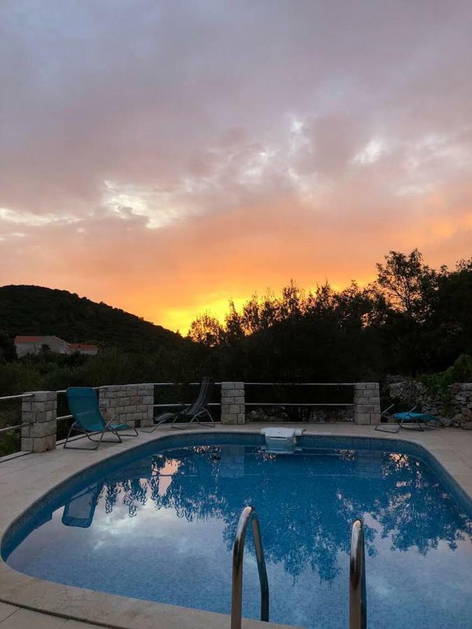 Holiday Home Villa Kastel Zrnovo Екстер'єр фото